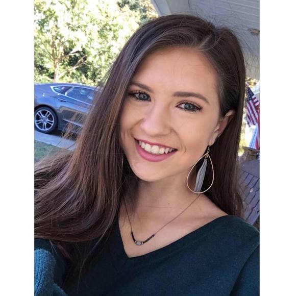 Meet your Posher, Sierra - Picture 1 of 1